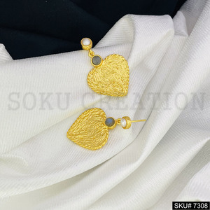 Vente en gros de bijoux en forme de cœur en labradorite plaquée or, bague et boucles d'oreilles tendance pour les mariages et les fêtes de femmes - Product Image 1