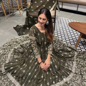 Créatrice Georgette Anarkali pour les fêtes d'hiver pour les célébrations de mariage indiennes et pakistanaises - Product Image 2