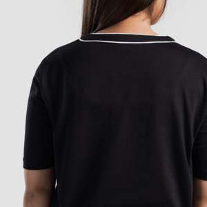 เสื้อยืดถักสีดำตกแต่งโลโก้ Ignite - Product Image 5