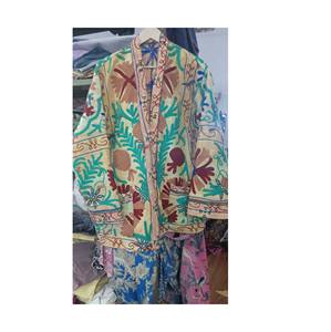 Veste de couette vintage en coton Kantha brodé Suzani avec longues poches Taille unique - Product Image 1