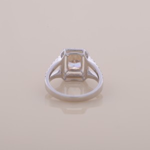 Anillo de oro amarillo y blanco de 9K con halo de diamantes amarillos de corte radiante de 2.43CT y tallo dividido - Product Image 3