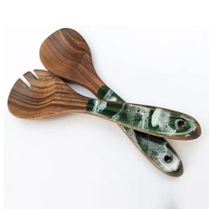 Mango corto con diseño de esmalte sombreado azul con juego de cuchara para servir ensalada de madera Hecho de madera natural en color natural - Product Image 2