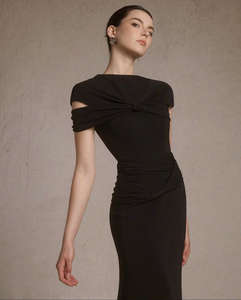 Robe maxi moulante marron en tissu de soie extensible de luxe, robe élégante pour femmes, fabriquée au Vietnam - Product Image 2