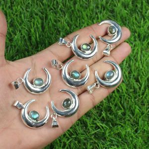 Élégant collier pendentif en argent Labradorite croissant de lune de créateur bijoux à breloques de mode avec technologie d'incrustation de réglage de lunette - Product Image 5