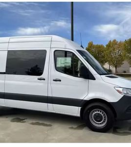 Buen Estado, USADO, LIMPIO, Furgoneta de Pasajeros Benz Sprinter 2500 144 2023, Tracción en las Cuatro Ruedas - Product Image 4
