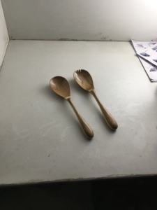 Serveur de salade en bois en gros cuillère à main de taille personnalisée ensemble de serveurs de salade de fruits de qualité alimentaire personnaliser service de salade en bois de manguier de qualité - Product Image 4