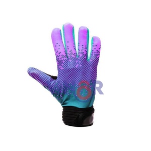 Alfombra Deportiva de Alta Calidad con Diseño de Guantes de Fútbol Americano, con Correa de Cierre, Ajuste Estable para las Manos, Logotipo y Diseño Personalizados - Product Image 4