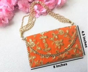 Sacs à bandoulière en velours traditionnels indiens avec travail de broderie Sacs cadeaux faits à la main pour mariages, fêtes et festivals - Product Image 3