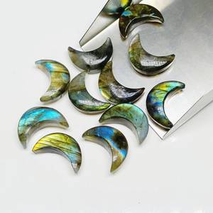 Labradorite naturelle en forme de lune - Product Image 4
