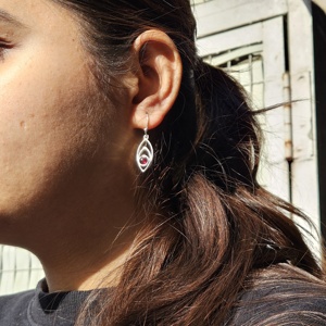 ต่างหูเงินโกเมนน้ำหนักเบาของขวัญคริสต์มาสที่ดีที่สุดสำหรับงานปาร์ตี้ในโอกาสเทศกาล - Product Image 2