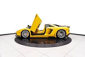 2018 pour Lamborghini Aventador LP700-4 certifié propre et assez utilisé jaune Turbo automatique/AWD lumière intérieur pneus 8L coupé - Product Image 3