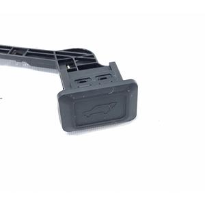 BOTÓN DE CERRADURA DEL PORTÓN TRASERO TOYOTA Rav4 Serie A25A-FXS (18>) - Product Image 3