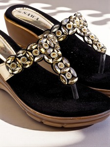 Calidad de exportación elegante Bliss Soft Fancy nupcial PU suela sandalia con diamantes de imitación superior personalizar embalaje - Product Image 3