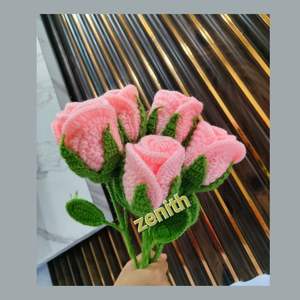 Rose au crochet élégante faite à la main pour une décoration intérieure écologique et des cadeaux pour les occasions de Diwali - Product Image 1