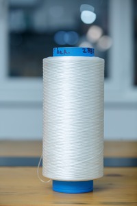 Hilo de Algodón 100% Cardado Anillado Ne20/2 Retorcido Crudo para la Industria Textil - Product Image 1
