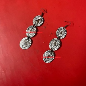 Boucles d'oreilles en métal de créateur les plus populaires pour les filles et les femmes ensemble de bijoux accessoires de bijoux vêtements de mode vêtements de fête vêtements de mariage - Product Image 2