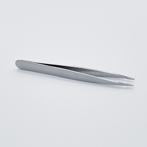 Pince à sourcils pour femmes de la meilleure qualité Finition terne avec pointe pointue Excellente conception pour façonner des sourcils parfaits - Product Image 3