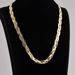 Collar de Cadena de Hueso de Serpiente de Plata de Ley Chapado en Oro de 18K con Tres Colores Mezclados y Detalles de Diamantes, Unisex 2023 - Product Image 2