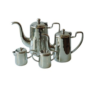 Pots à thé et à café en métal gravés avec une finition polie brillante pour la décoration de la table et les accessoires de vaisselle - Product Image 3