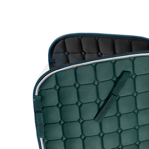 Tapis de selle matelassé de dressage de qualité supérieure Sottosella avec coque en cuir, doublure en tissu, performance de remplissage en coton et mousse - Product Image 2
