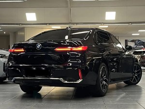 BMW Série 7 2024 d'occasion en excellent état - Product Image 2