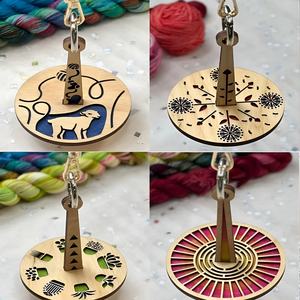 Precio bajo Productos de madera personalizados Venta caliente Dispensador de soporte de bola de hilo de muñeca de madera para ganchillo Soporte de hilo de muñeca de madera - Product Image 5