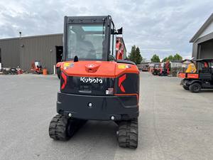 รถขุดขนาดเล็ก Kubota KX040-5 รุ่นปี 2025 ขับเคลื่อนด้วยระบบตีนตะขาบ ขนาด 2-5 ตัน ประสิทธิภาพสูง สะดวกสบาย ใช้งานได้ดี พร้อมบุ้งกี๋และเกียร์ - Product Image 3