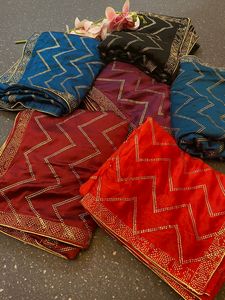 Saree en soie une tenue féminine séduisante pour les occasions spéciales Attractivité accrue - Product Image 5