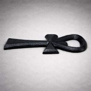 Ouvre-bouteille en fonte en forme de croix Ankh, motif symbole égyptien, prise en main robuste, finition durable, parfait pour la maison, le bar, la cuisine et la décoration - Product Image 3