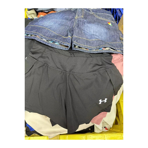 กางเกงขาสั้นฤดูร้อนที่ Pre-owned ในสไตล์สั้นๆเสื้อผ้าที่ใช้ - Product Image 1