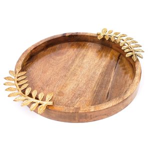 Plato de servicio redondo de madera con diseño de hoja Mango de metal Fabricante al por mayor Diseño personalizado e impresión de logotipos. - Product Image 3
