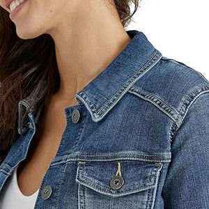 Veste en jean décontractée pour femmes Matériau frais avec décoration de boutons Vente chaude Prix bas pour l'été - Product Image 4