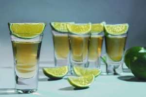 Vente en gros de lot de 72 verres à liqueur convexes modernes au meilleur prix du Mexique - Product Image 3