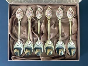 Ensemble élégant de cuillères en or, couverts élégants et durables en acier inoxydable, parfaits pour la cuisine et les occasions spéciales indiennes - Product Image 2