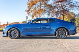 Fairly Used 2021 C-hevrolet C-amaro ZL1 C-oupe 6-Speed Manual Supercharged V8 C-arbon Fiber <b>Spoiler</b> Southern-Owned - Product Image 3