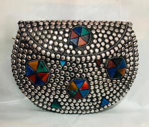 Bolsas de metal de mosaico tribal hechas a medida en 3 colores con mopa, cuentas de vidrio y otros adornos ideales para reventa - Product Image 3