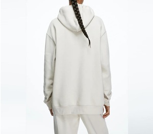 Chándal de dos piezas con logotipo personalizado para mujer de alta calidad, Sudadera con capucha y pantalones de chándal con patrón sólido blanco para uso deportivo de otoño - Product Image 3