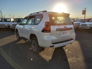 Coche Toyota Land Cruiser Prado 150 2.8L, 4x4, Turbo, diésel, automático, 2022 - Product Image 2