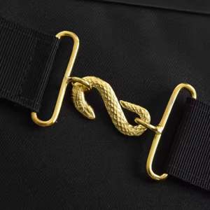 ผ้ากันเปื้อนต้นแบบสีน้ำเงินที่ผ่านการปักขอบสีเงินสำหรับงานฝีมือปักครอสติชและงานเย็บปักถักร้อยผลิตภัณฑ์เครื่องราชกกุธภัณฑ์ - Product Image 6