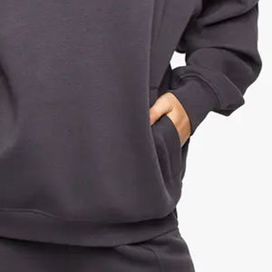 เสื้อฮู้ดดี้ทรงโอเวอร์ไซส์พิมพ์โลโก้ ผ้าเนื้อนุ่ม สำหรับสั่งซื้อจำนวนมาก พร้อมฮู้ดปรับได้ เหมาะสำหรับใส่ลำลองในฤดูหนาว - Product Image 4