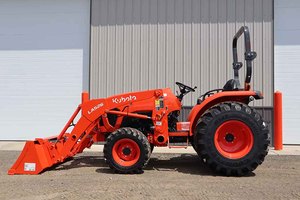 Tracteur à chenilles B2601 de 55 CV à transmission intégrale (Série B01) avec moteur diesel, boîte de vitesses, roulement et pompe - Product Image 6