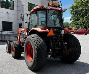 Tracteur chargeur frontal diesel M8540D 2011, couple élevé, levage lourd et robuste sur le terrain - Product Image 1