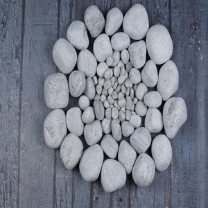 Pavés et cailloux en pierre naturels gris classiques pour des caractéristiques extérieures de parc et de jardin - Product Image 1