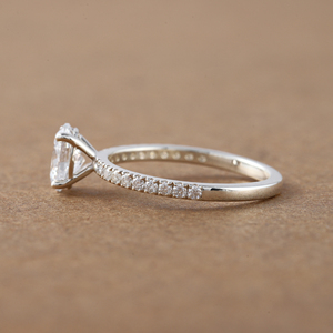 Oval Cut Lab Grown Diamond Pave Setting Lujoso 18K Anillo de compromiso de oro sólido Anillo de regalo para mujeres IGI - Product Image 6