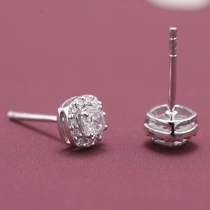 ต่างหูเพชรทรงคุชชั่นแบบ Halo ประดับเพชร IGI Certified Lab Grown Diamond ตัวเรือนทองคำขาว/โรสโกลด์/เหลือง 18K ประดับเพชรแบบ Micro Pave - Product Image 5