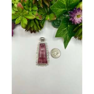 Colgante Navajo Hecho a Mano con Bisel de Concha de Ostra Espinosa Morada en Plata de Ley, Tecnología Única de Incrustación en Bisel - Product Image 2