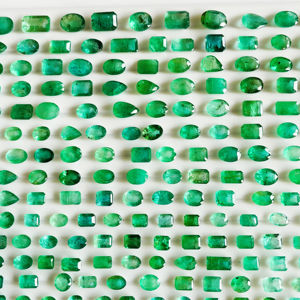 Piedras preciosas sueltas de Esmeralda natural Mezcla de corte Origen zambiano de buena calidad con un brillo excelente y un color agradable perfecto para la fabricación de joyas - Product Image 1