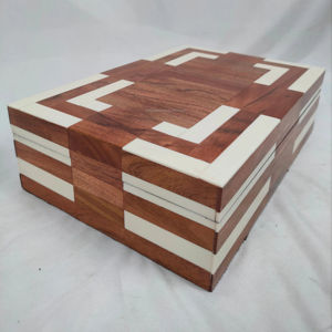 Boîte à bijoux au design attrayant avec incrustations d'os / Boîte à bijoux indienne artisanale en résine avec incrustations d'os, boîte en bois en promotion - Product Image 1