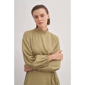 Elegante Vestido Verde Largo hasta el Suelo con Cintura Imperio Ajustable y Mangas Abullonadas - Product Image 3