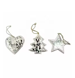 Adornos colgantes de Navidad DE TRABAJO martillado y acabado de plata hecho a mano en forma de corazón de diseño personalizado superventas - Product Image 2